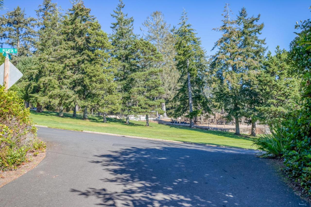 Regatta Park Lake House Lincoln City Exterior photo